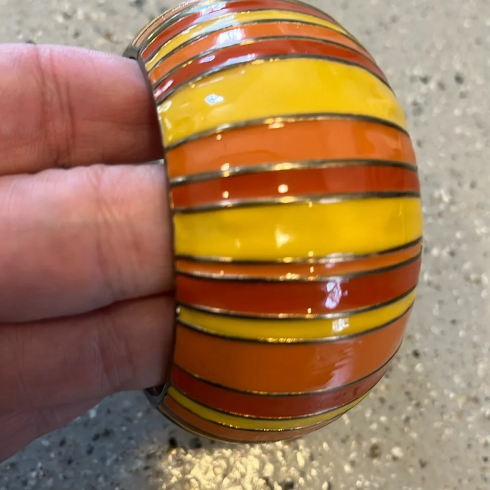 RETRO WIDE STRIPED ENAMELED BANGLE CLAM SHELL BRACELET HARVEST GOLD AND ORANGE